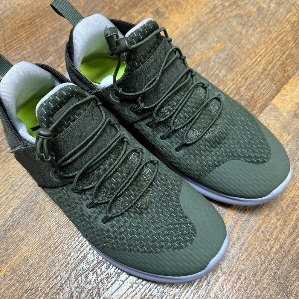 Woman’s NIKE FREE RN commuter running shoe